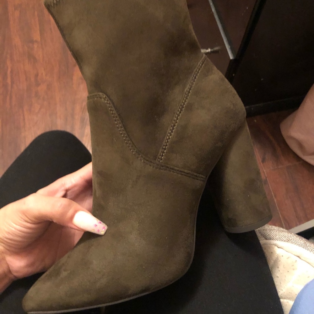BCBG OLIVE BOOTIES